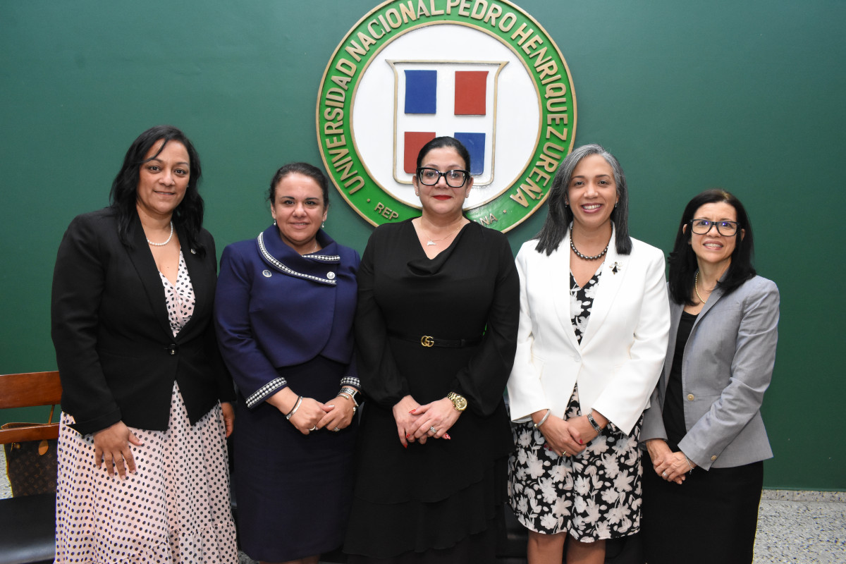 1. Bianka Pu00e9rez, Helen Voutsinas, Llinet Magdalena Rosado, Lourdes M. Ventura y Rita Mella